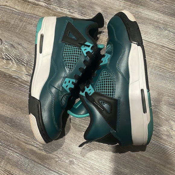 Jordan Retro 4s - Picture 3 of 5